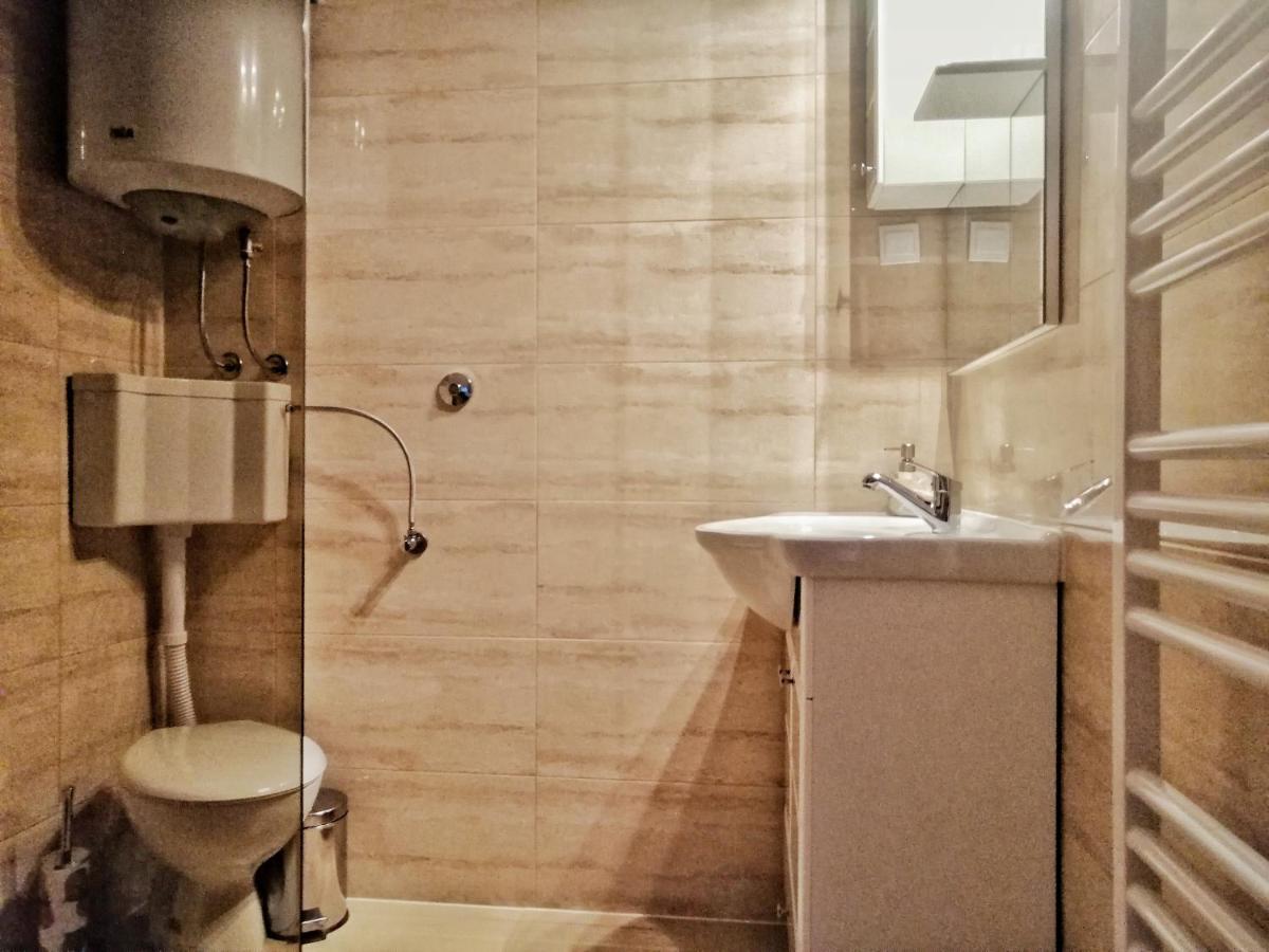 Отель House Angie Езерца Экстерьер фото