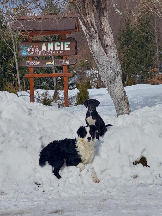 Отель House Angie Езерца Экстерьер фото